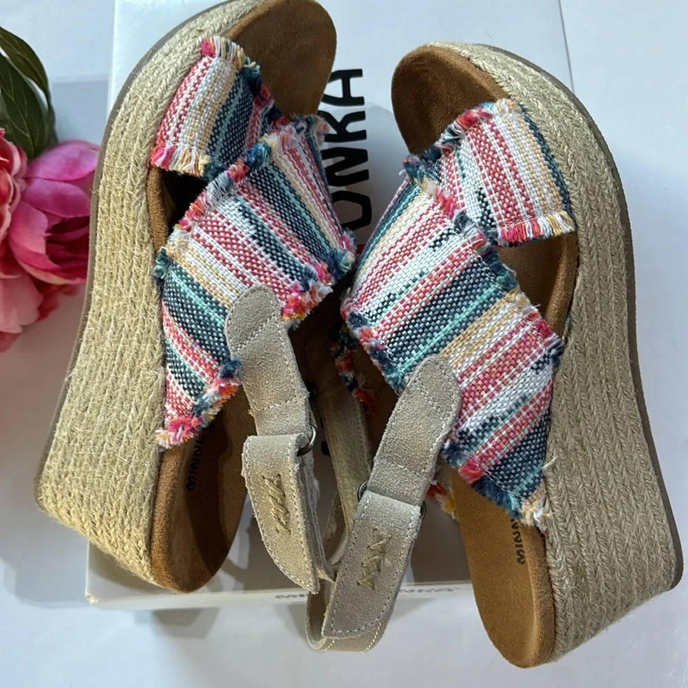 Espadrille Size 8 Minnetonka BREEZE MULTI LAREDO FABRIC Size8 Box Beach Vibes